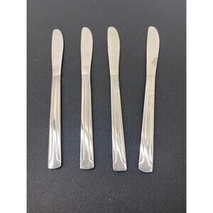 Vintage UTICA Stainless Set of 4 Dinner Knives  8 “ Flatware Silverware